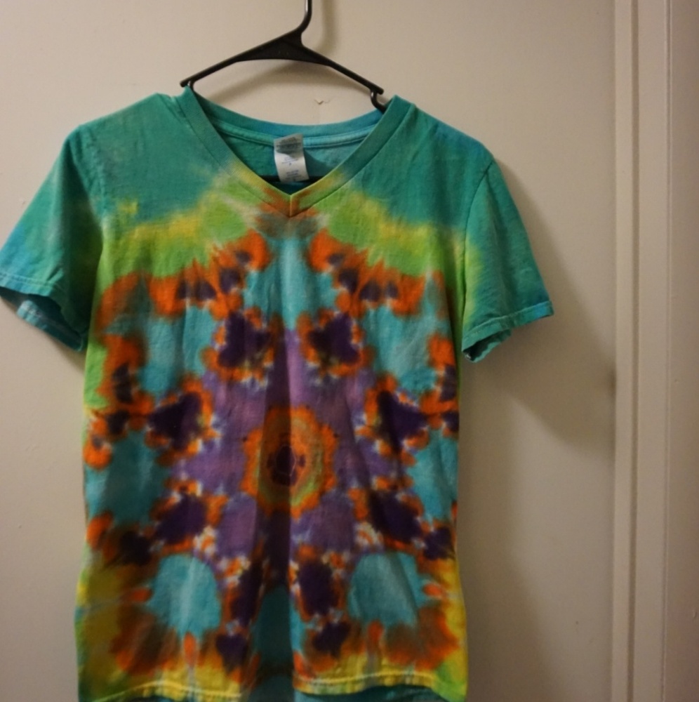 Tie die top